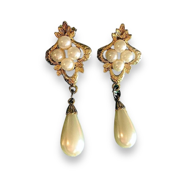 Vintage 1980s Ornate Tear Drop Pearl and Gold tone Dangle Earrings - Picture 3 of 9